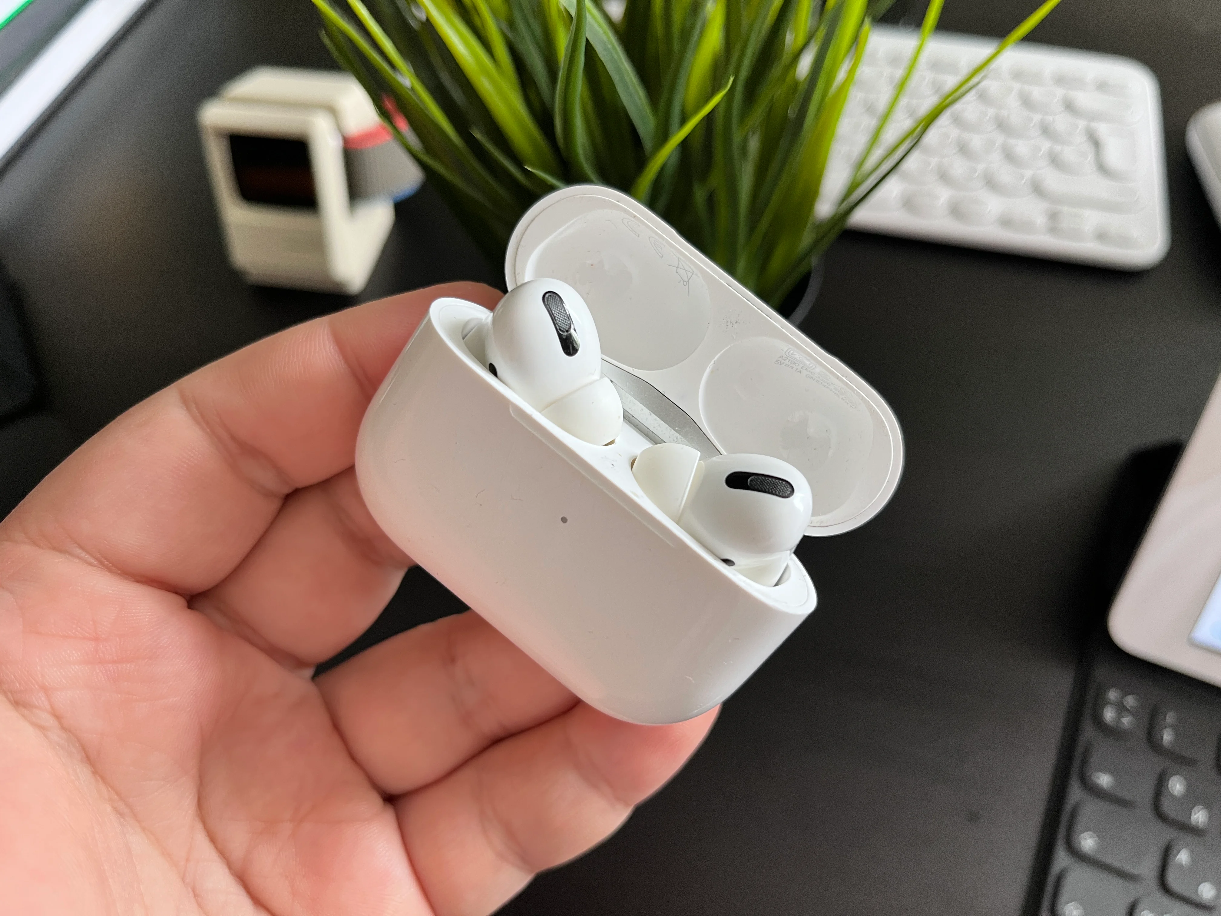 Как ответить на звонок с помощью AirPods